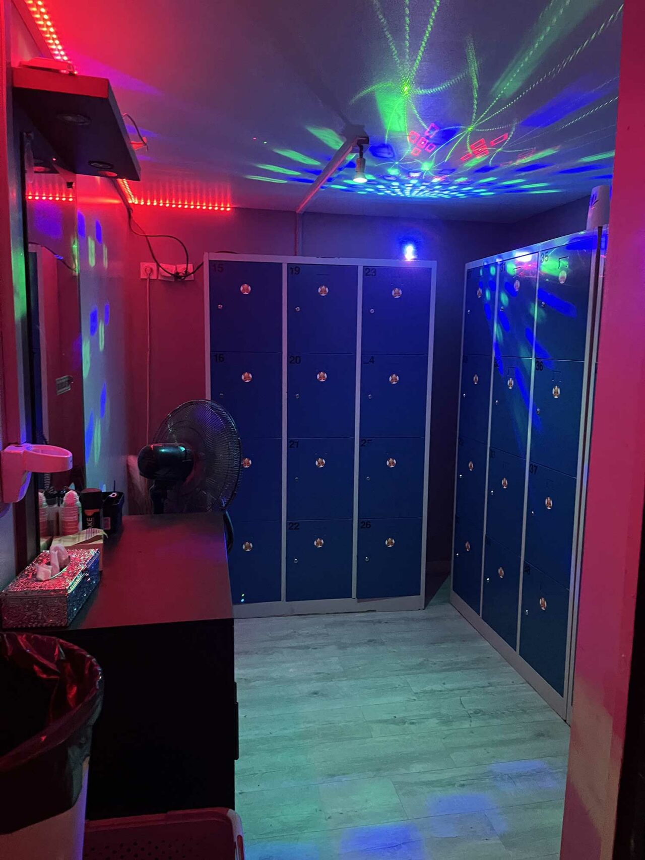 Crunch Fitness Sauna - hp0juq6